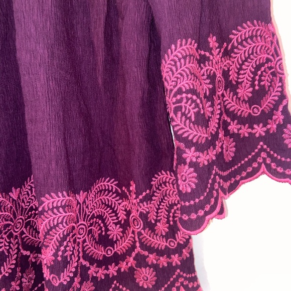 SOLD🌟franchescas long sleeve - Picture 2 of 3